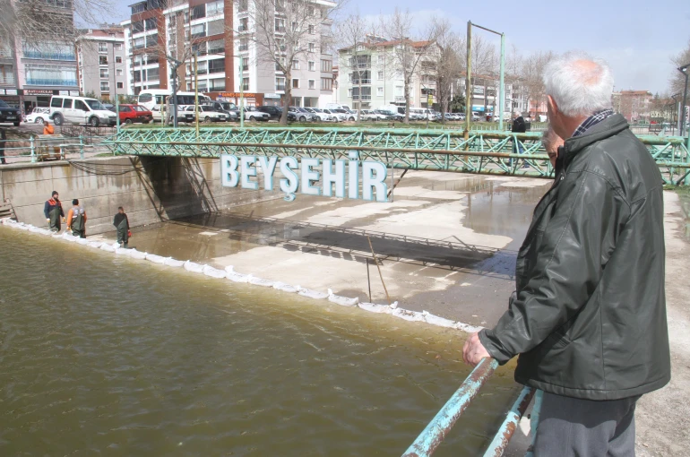 Konya’nın 'denizinde' balıkları kurtarmak için zamanla yarış