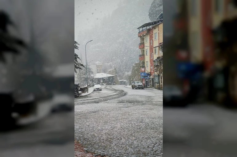 Konya Nisan ortasında beyaza büründü