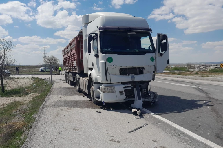 Konya tır ile hafif ticari araç çarpıştı: 1 ölü