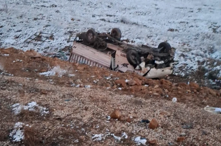 Konya’da kamyonet şarampole devrildi: 4 yaralı