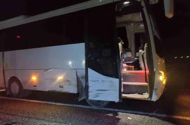 Konya’da midibüs ile otomobil çarpıştı: 1 yaralı 