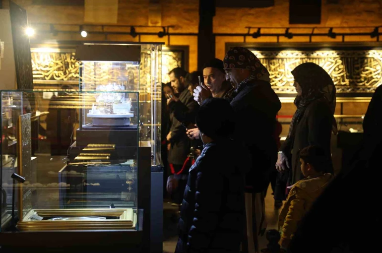 Konya’da Mukaddes Emanetler sergisine yoğun ilgi