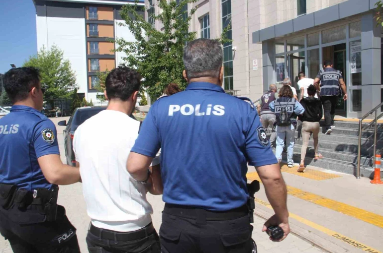 Konya’da sahte altın dolandırıcıları adliyeye sevk edildi