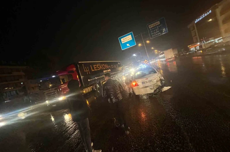 Konya’da tır otomobile çarptı: 2 yaralı