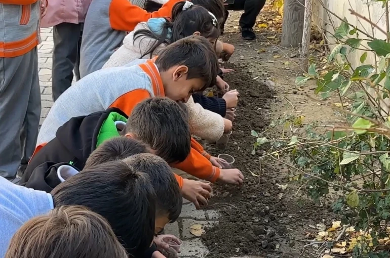 Konya’dan Yüksekova’ya gönül köprüsü: Ata tohumları toprakla buluştu 
