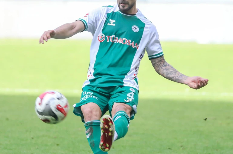 Konyaspor’da savunmaya darbe: Adil Demirbağ forma giyemeyecek!