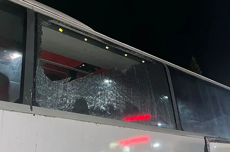 Konyaspor taraftarına taşlı saldırı! Alanyaspor'dan sert kınama geldi