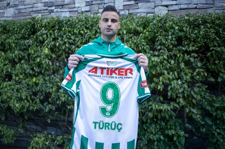 Konyaspor'un yeni 9 numarası Deniz Türüç!