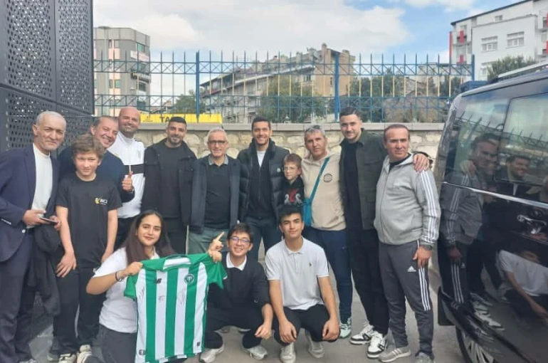Konyaspor'un yıldızları öğrencilerle buluştu
