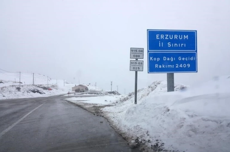 Kop Dağı’nda kar yağışı aralıklarla devam ediyor 