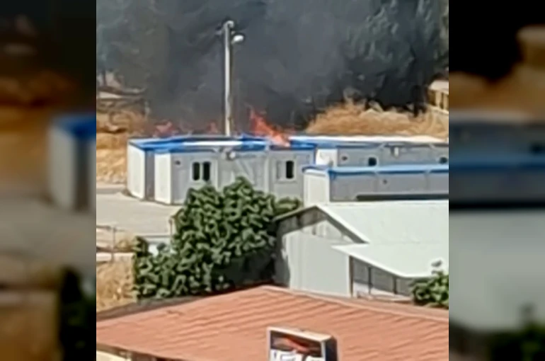 Kopan elektrik tellerinden çıkan kıvılcım yangına neden oldu
