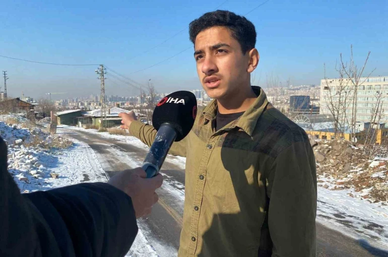 Köpeklerin saldırısına uğrayan çocuğu kurtaran komşu: "10 saniye daha geç kalsaydım çocuğun anca parçalarını bulabilirlerdi" 