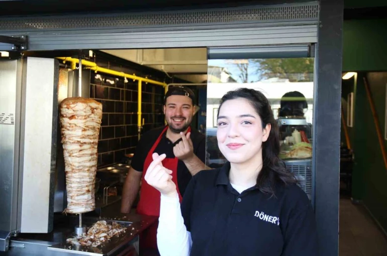 Kore’de döner kesmeyi öğrendiler Eskişehir’de dükkan açtılar 
