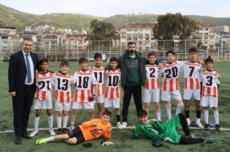 Körfez’de 23 Nisan futbol turnuvasının şampiyonu Atatürk Ortaokulu oldu 