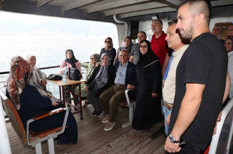 Körfez’in çınarları vapur gezisinde buluştu 