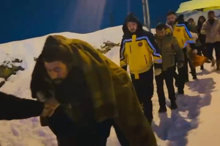 Korkut’ta 110 yaşındaki vatandaş 6 saatlik çalışmayla hastaneye ulaştırıldı 