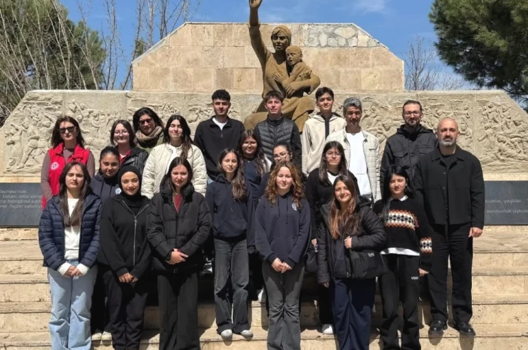 Köşklü öğrenciler şehitleri unutmadı 