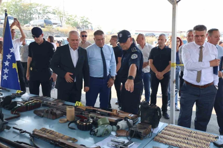 Kosova’da toplu mezarların yakınında çok sayıda silah ve mühimmat bulundu