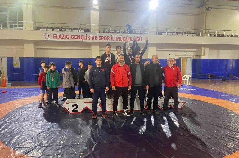 Kovancılar güreş takımı Elazığ’da 8 altın madalyayla zirveye çıktı 