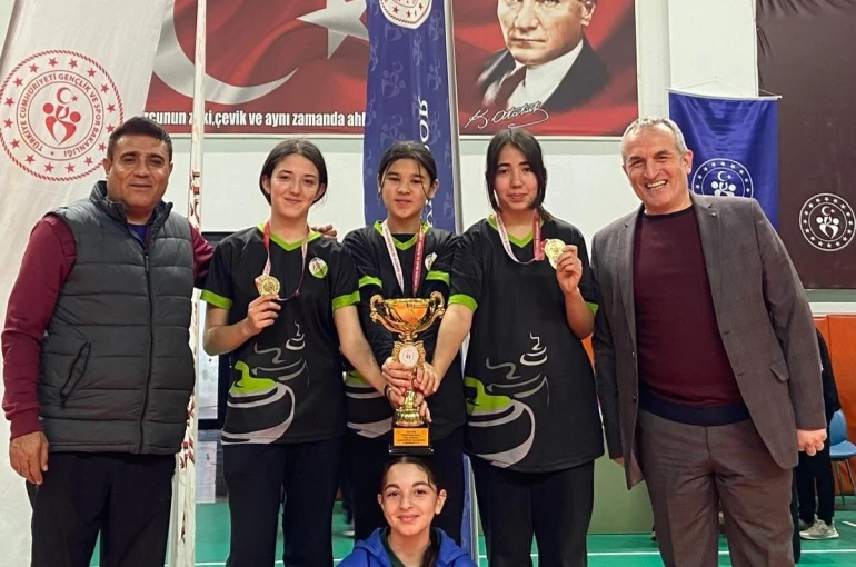 Köyceğiz Toparlar Ortaokulu Kız Takımı Floor Curling İl Şampiyonu oldu 