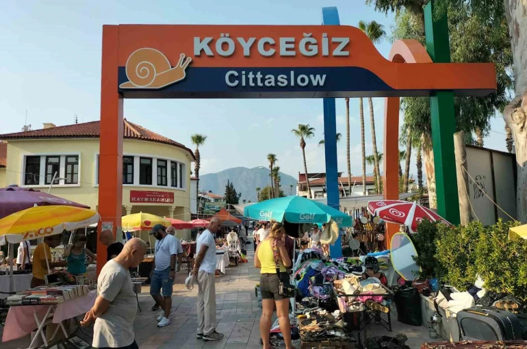 Köyceğiz’de ikinci el pazarı sıcak havadan etkilendi