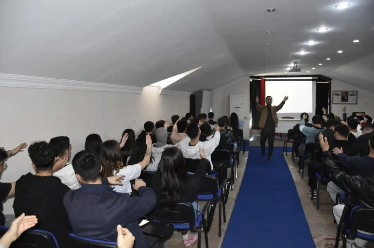 Köyceğiz’de ‘Sağlıklı Gençlik’ semineri 