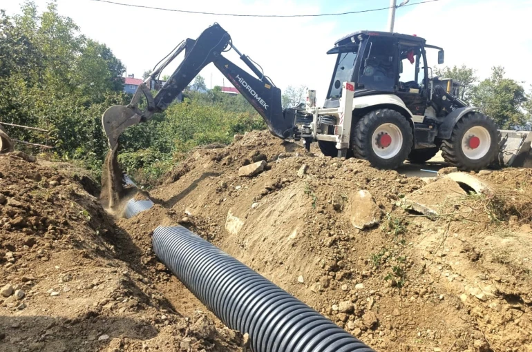 Köylerin içme suyu hattında yenileme sürüyor