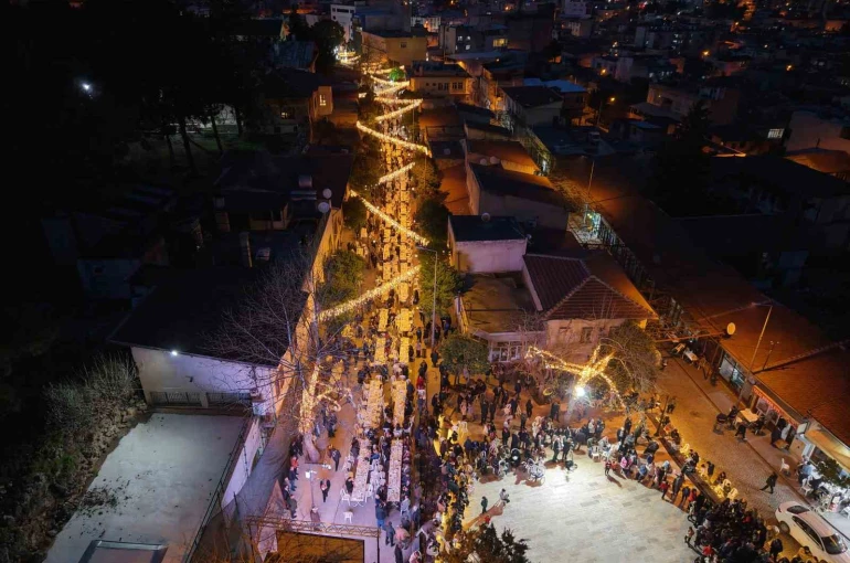 Kozan Kalesi’nden atılan topla tarihi çarşıda Ramazan coşkusu yaşandı 