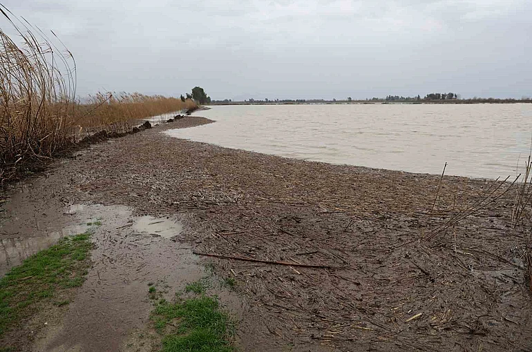Kozan’da sağanak taşkınlara yol açtı 