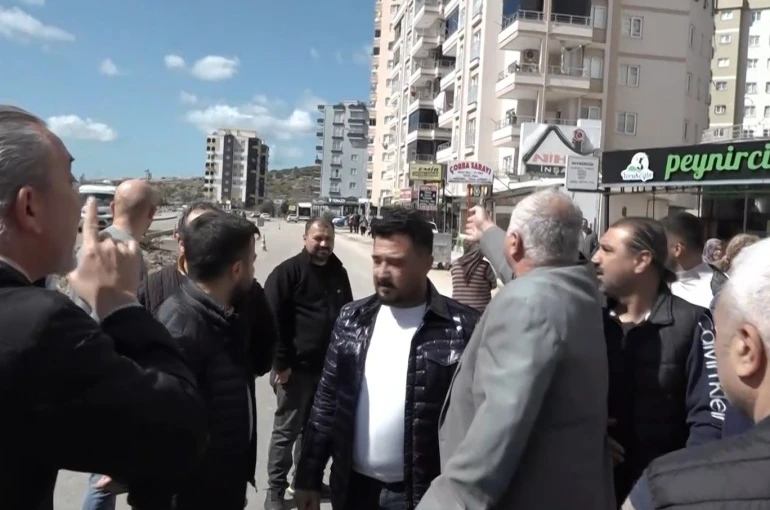 Kozan’daki kavşak düzenlemesine vatandaşlardan tepki 