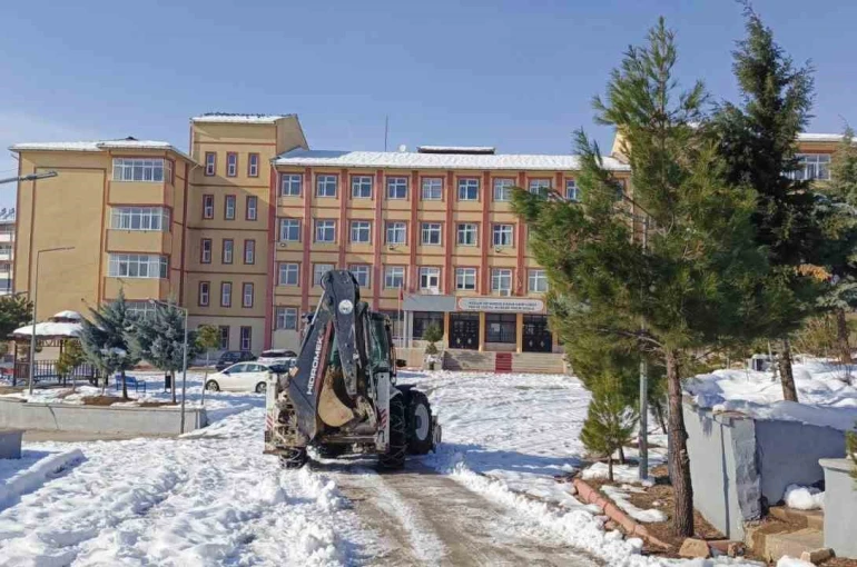 Kozluk’ta taşımalı ve kısal bölgelerde eğitime 1 gün ara verildi 