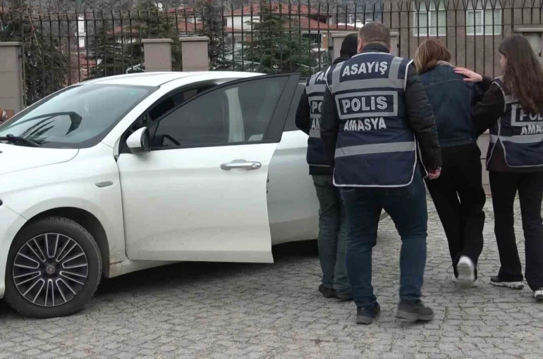 Kredi kartlarını kopyalayarak 2 milyon liradan fazla vurgun yaptılar