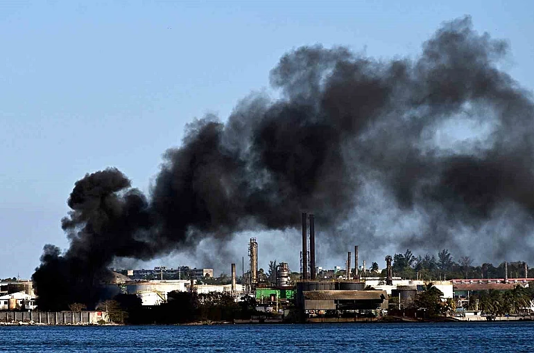 Küba’daki petrol rafinerisinde yangın 