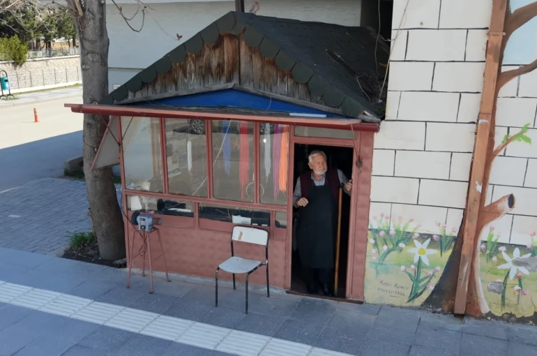 Küçük barakada 62 yıllık emekle 4 çocuğunu evlendirip, evini, arabasını aldı 