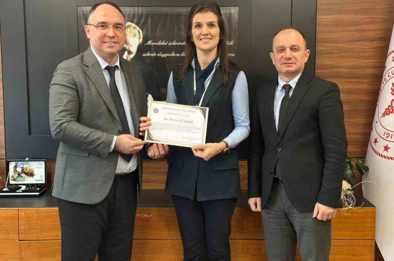 Küçük çocuğun hayatını sekreter kurtardı 