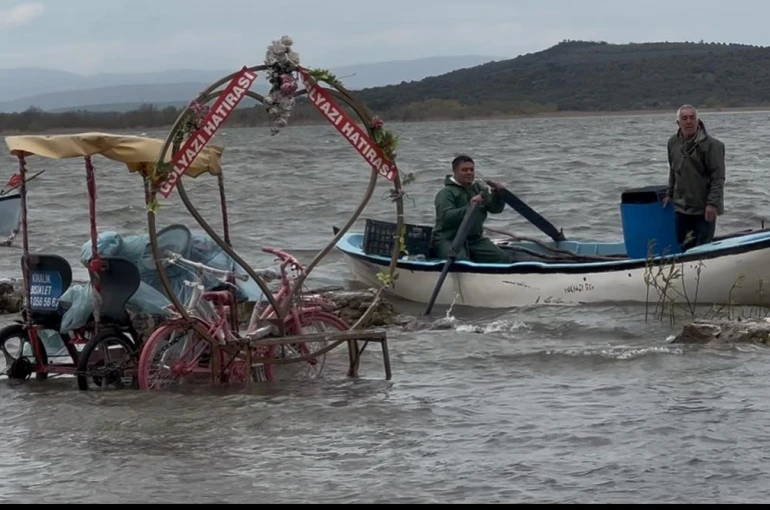 "Küçük Venedik" turizm sezonunu açtı ama yolları kapandı