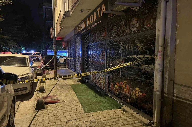 Küçükçekmece’de bıçaklı saldırı: 1 ağır yaralı 