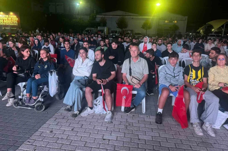 Küçükçekmece’de milli maç heyecanı 
