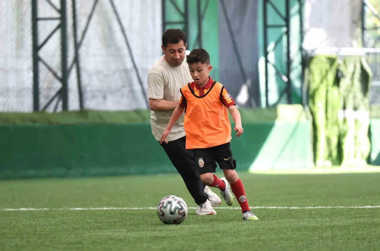 Küçükçekmece’de renkli maç: babalar ve oğulları futbol heyecanı yaşadı 