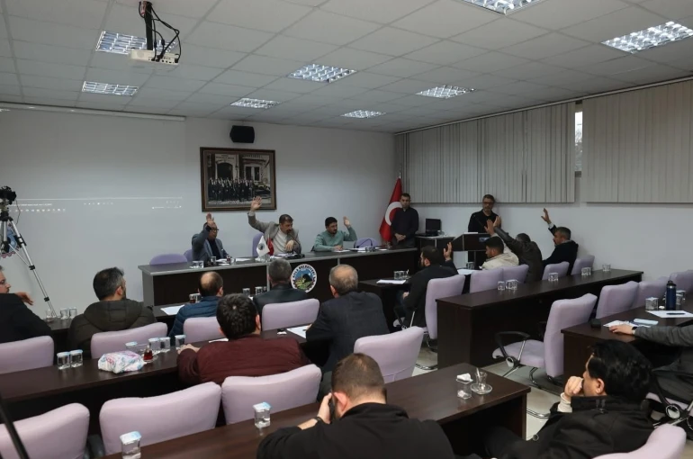 Kula Belediye Meclisi’nde arsa satışı ve teminat talebine ret