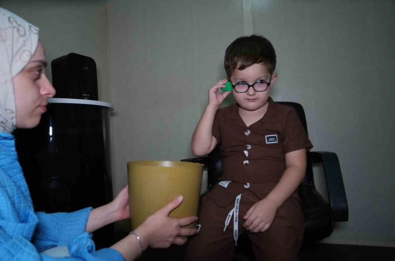 Kulaklık kullanırken dikkat: "Yüksek sesli müzik ve uzun maruziyetten uzak durmalı, etkileri geri dönüşümsüz olarak ortaya çıkıyor" 