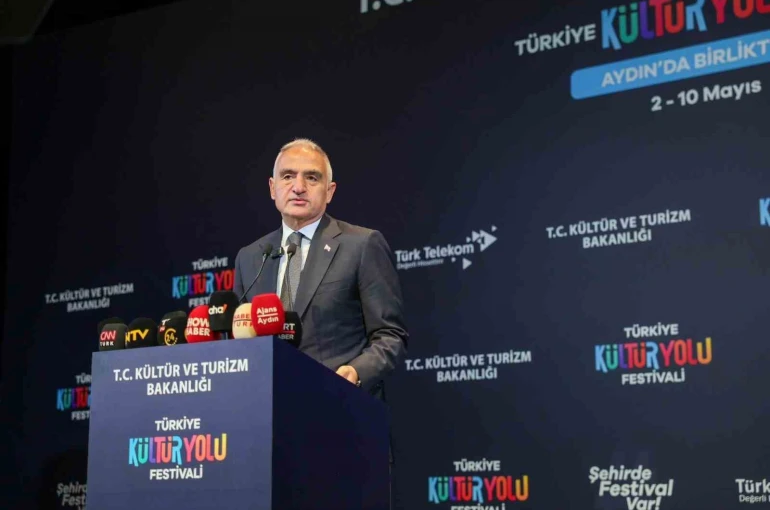 Kültür ve Turizm Bakanı Ersoy: "Festivalimiz 26 şehri kapsayan büyüklüğe ulaşmıştır" 