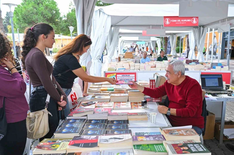 Kültürpark’ta büyük buluşma: İZKİTAP başlıyor 
