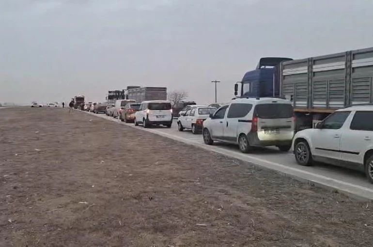 Kum fırtınası trafiği olumsuz ekliyor