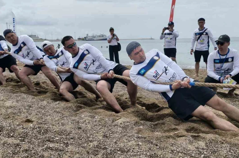Kuma saplana saplana tezahürat eşliğinde halat çektiler 