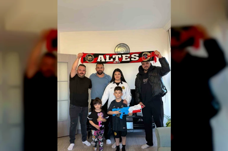 Kumbarasındaki parayı Eskişehirspor’a bağışlayan Hüseyin Buğra’ya sürpriz hediye 