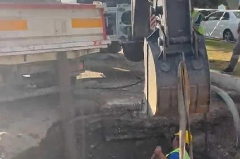 Kumluca’da 1 ayda 5 kez patlayan içme suyu hattı onarıldı 
