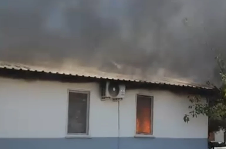 Kumluca’da yaşlı kadının yalnız yaşadığı ev yandı