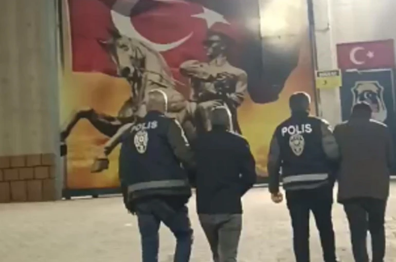 Kumlu’da otodan hırsızlık şüphelileri tutuklandı 