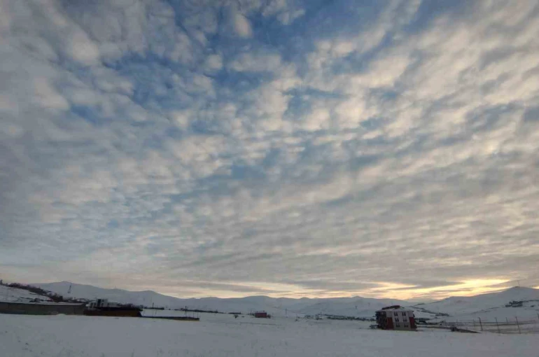 Kümülüs bulutları Van semalarında görsel şölen sundu 